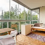 Accessible Corner With 3 Bedrooms, 2 Bathrooms, 2 Parkings And 3 Balconies *
