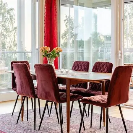 Accessible Corner With 3 Bedrooms, 2 Bathrooms, 2 Parkings And 3 Balconies Appartement *