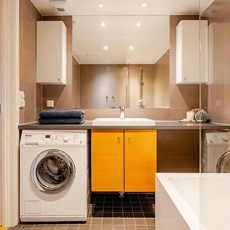 Appartement Accessible Corner With 3 Bedrooms, 2 Bathrooms, 2 Parkings And 3 Balconies *