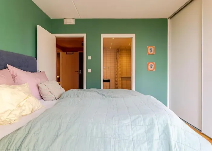 Accessible Corner With 3 Bedrooms, 2 Bathrooms, 2 Parkings And 3 Balconies Oslo