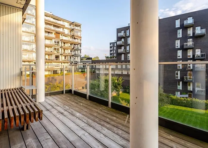 Accessible Corner With 3 Bedrooms, 2 Bathrooms, 2 Parkings And 3 Balconies Appartement *