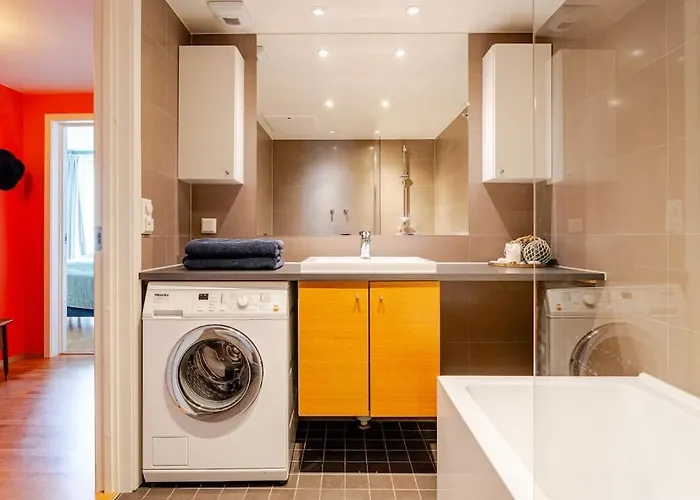 Appartement Accessible Corner With 3 Bedrooms, 2 Bathrooms, 2 Parkings And 3 Balconies *