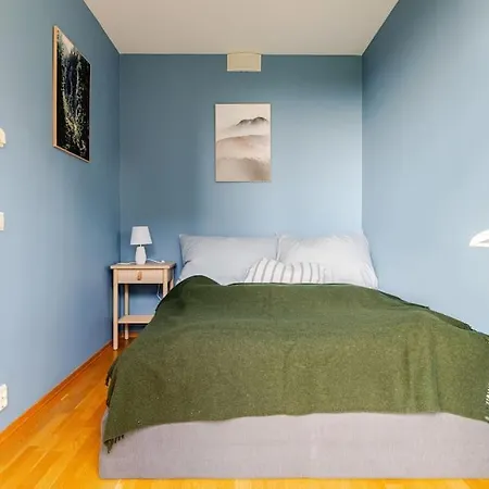 Accessible Corner With 3 Bedrooms, 2 Bathrooms, 2 Parkings And 3 Balconies *