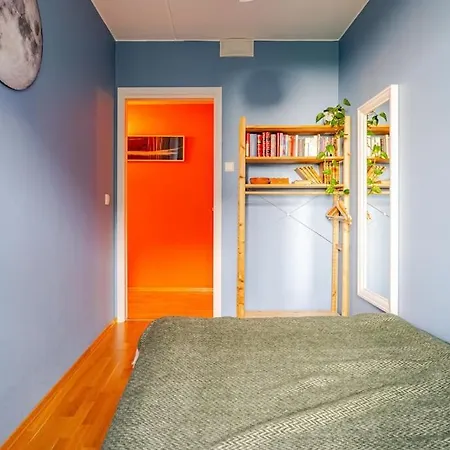 Accessible Corner With 3 Bedrooms, 2 Bathrooms, 2 Parkings And 3 Balconies شقة